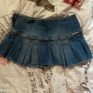 Hydraulic Jean skirt size 5. Color denim blue.